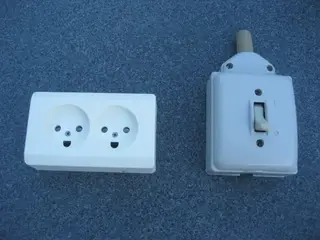 Opus 66 dobbelt stikkontakt og 380 V afbryder
