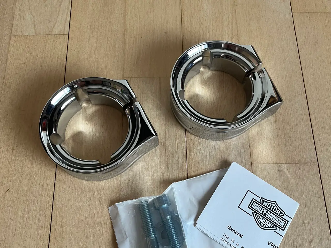 Billede 3 - Udstødnings clamps V-Rod