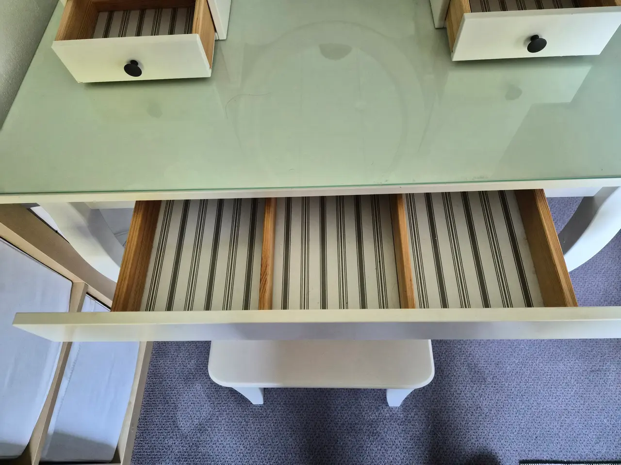 Billede 4 - Sminkebord + skammel Ikea Hemnes
