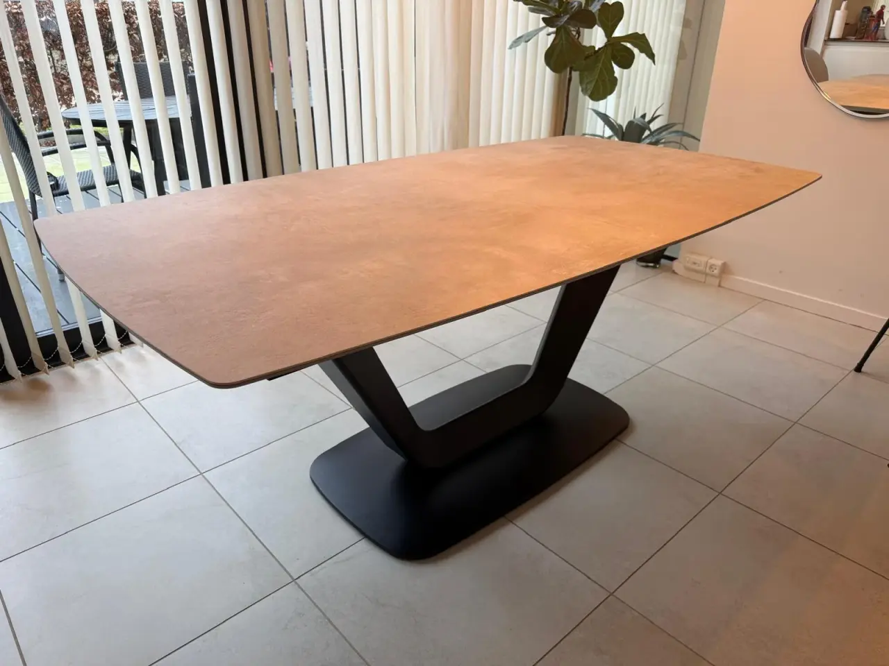 Billede 1 - BoConcept spisebord i keramik m/ udtræk