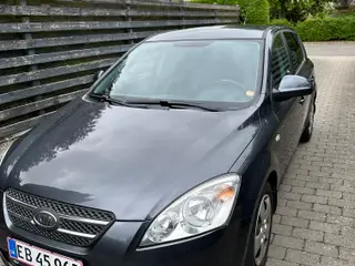 Nysynet og velholdt Kia Ceed