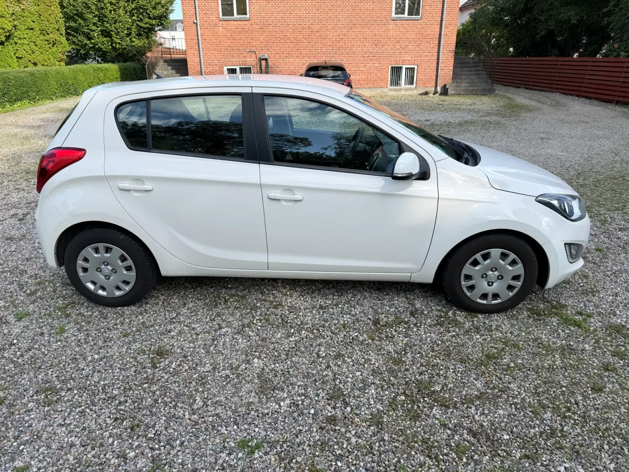 Billede 4 - Pæn og velholdt Hyundai i20