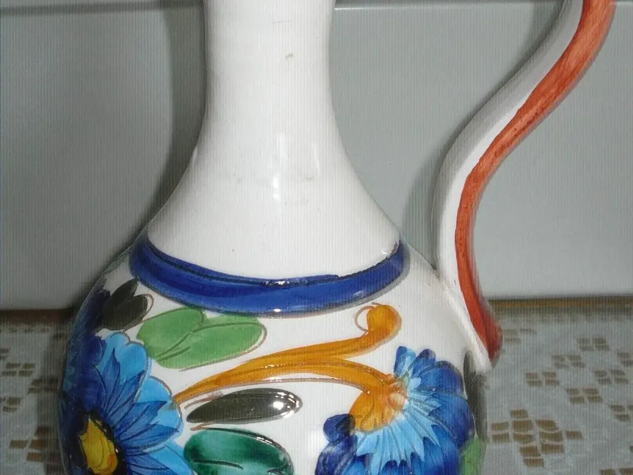 Billede 1 - FLOt Farvestrålende VASE med blomster.