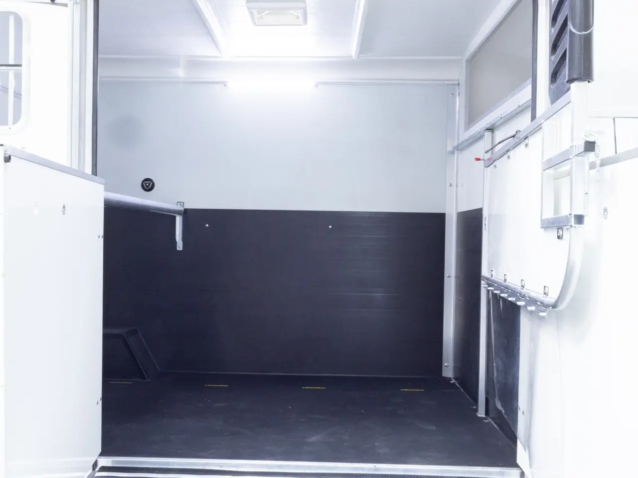 Billede 7 - Peugeot Boxer 335 2,2 BlueHDi 140 L3H3 Hestetransport