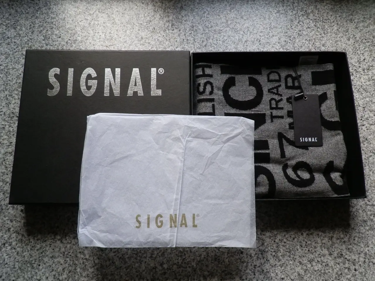 Billede 1 - Nyt halstørklæde fra SIGNAL i grå/sort