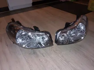 Suzuki SX4 forlygter.
