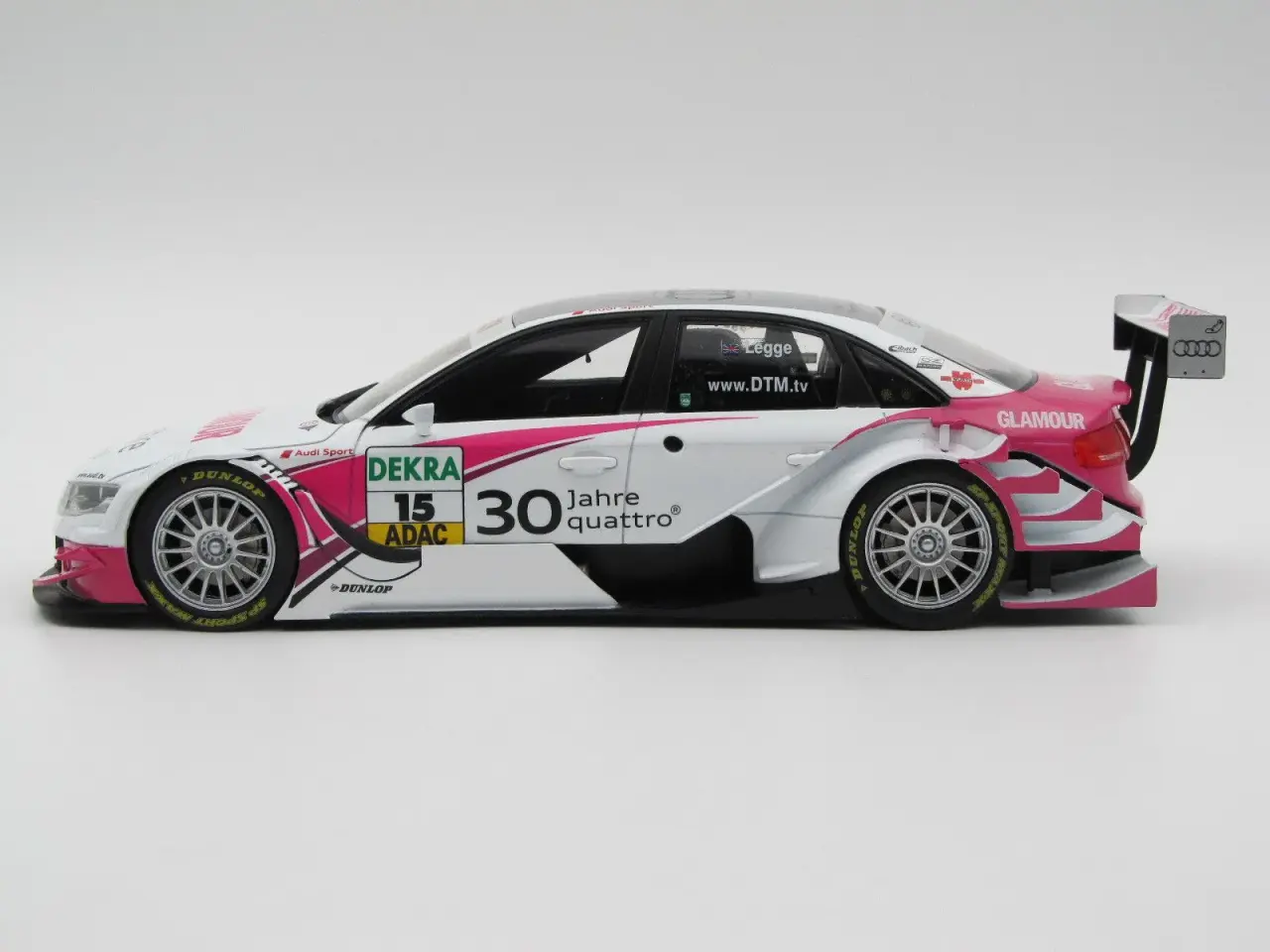 Billede 4 - 2010 Audi A4 DTM #15 1:18  Driver: Katherine Legge