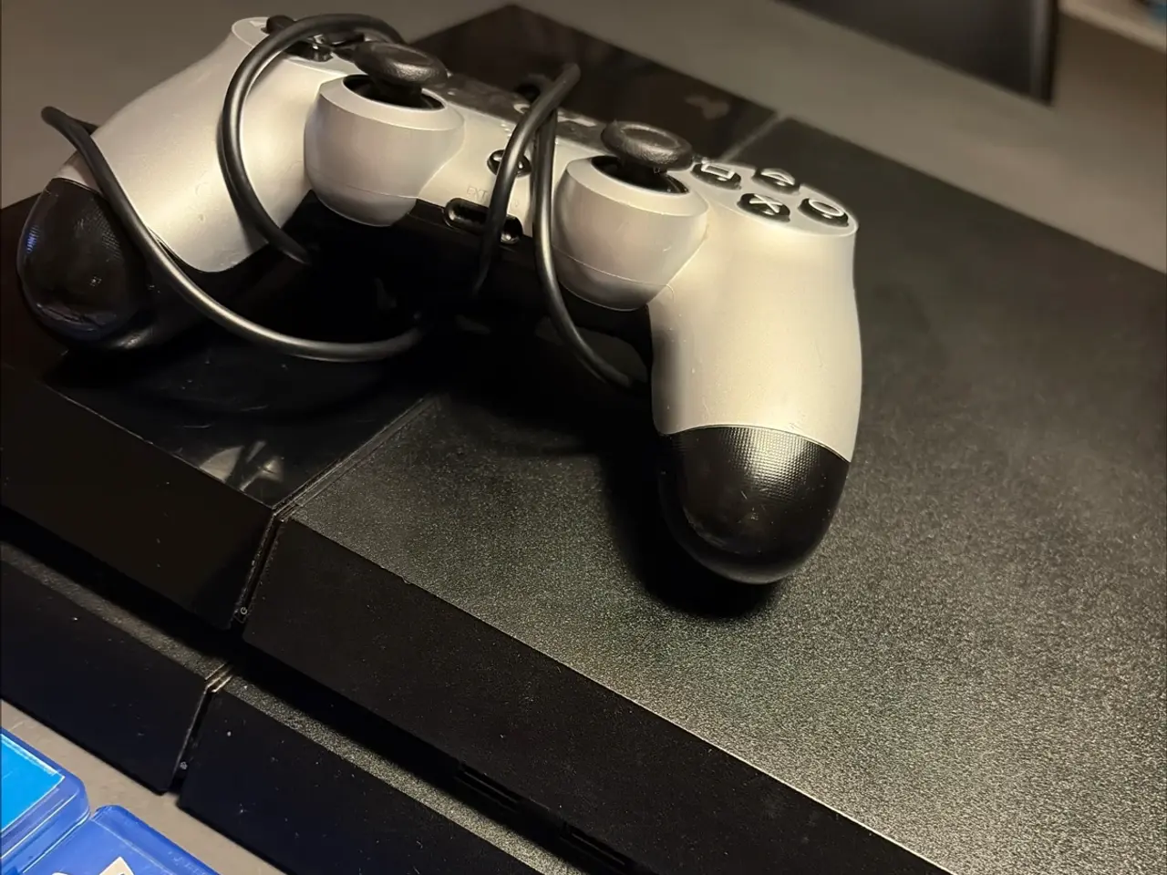 Billede 2 - Playstation 4 inkl. controller og 5 spil