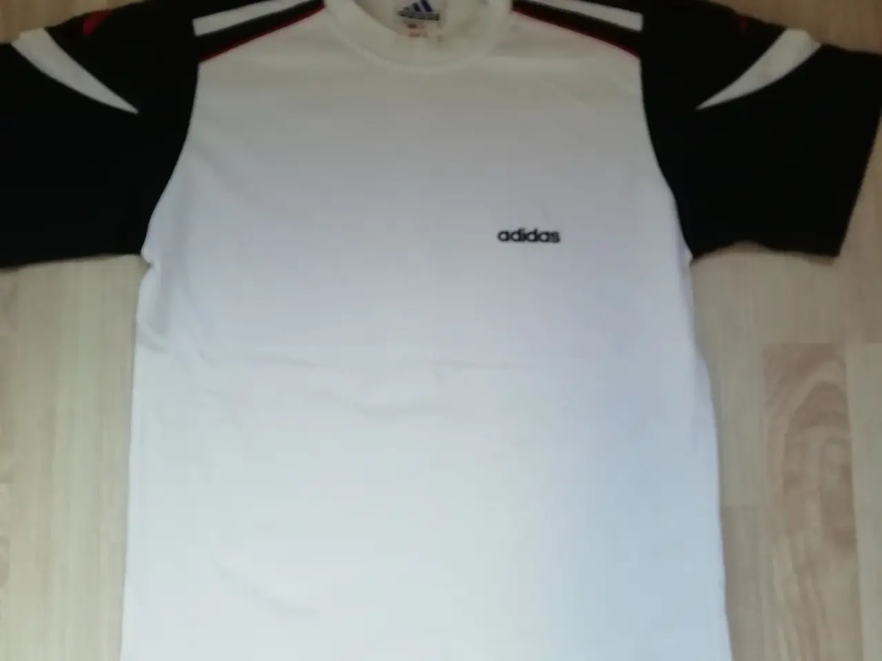 Billede 1 - T-shirt str. 152, Adidas