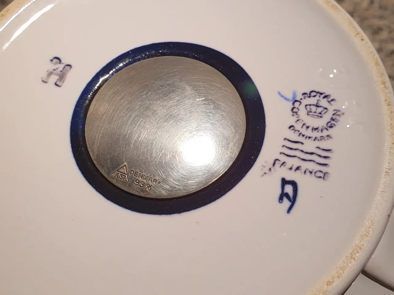 Billede 3 - royal copenhagen årskrus 1982, stor