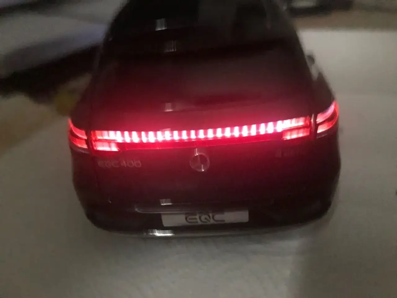 Billede 4 - Mercedes EQC400 med lys