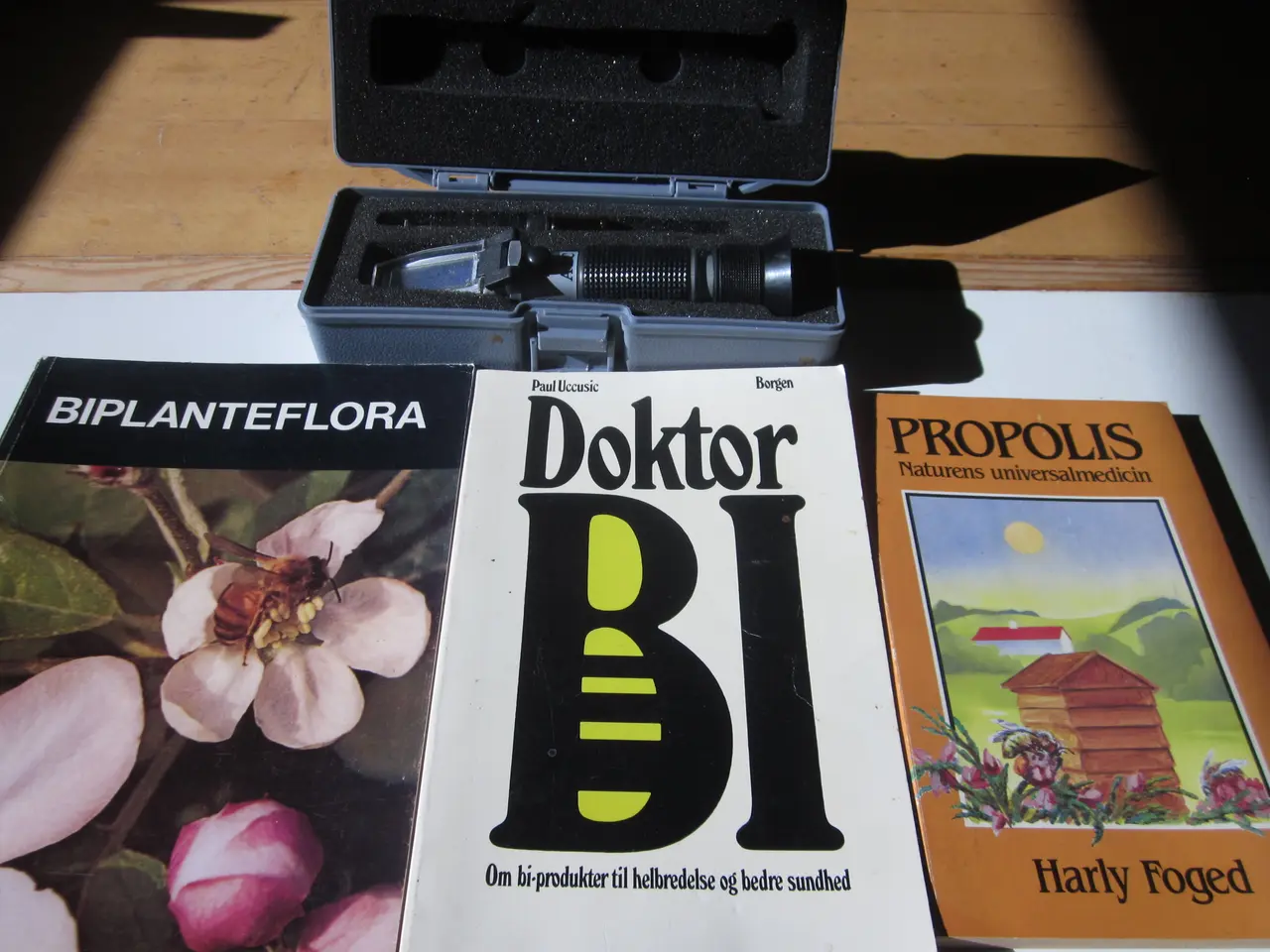 Billede 1 - Biavl- 3 bøger+ refraktometer