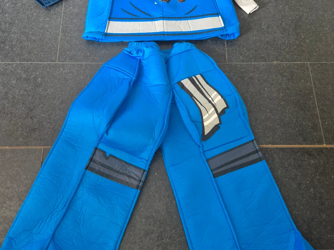 Billede 1 - Bl0 ninjago dragt str 10/12 år
