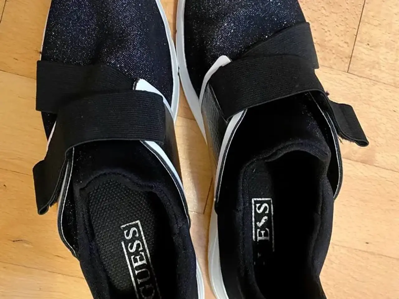 Billede 3 - GUESS sneakers til salg