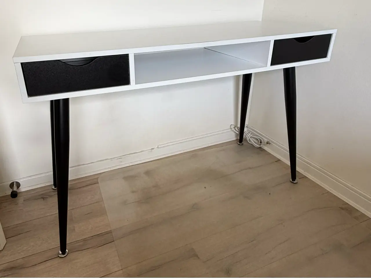 Billede 1 - Skrivebord