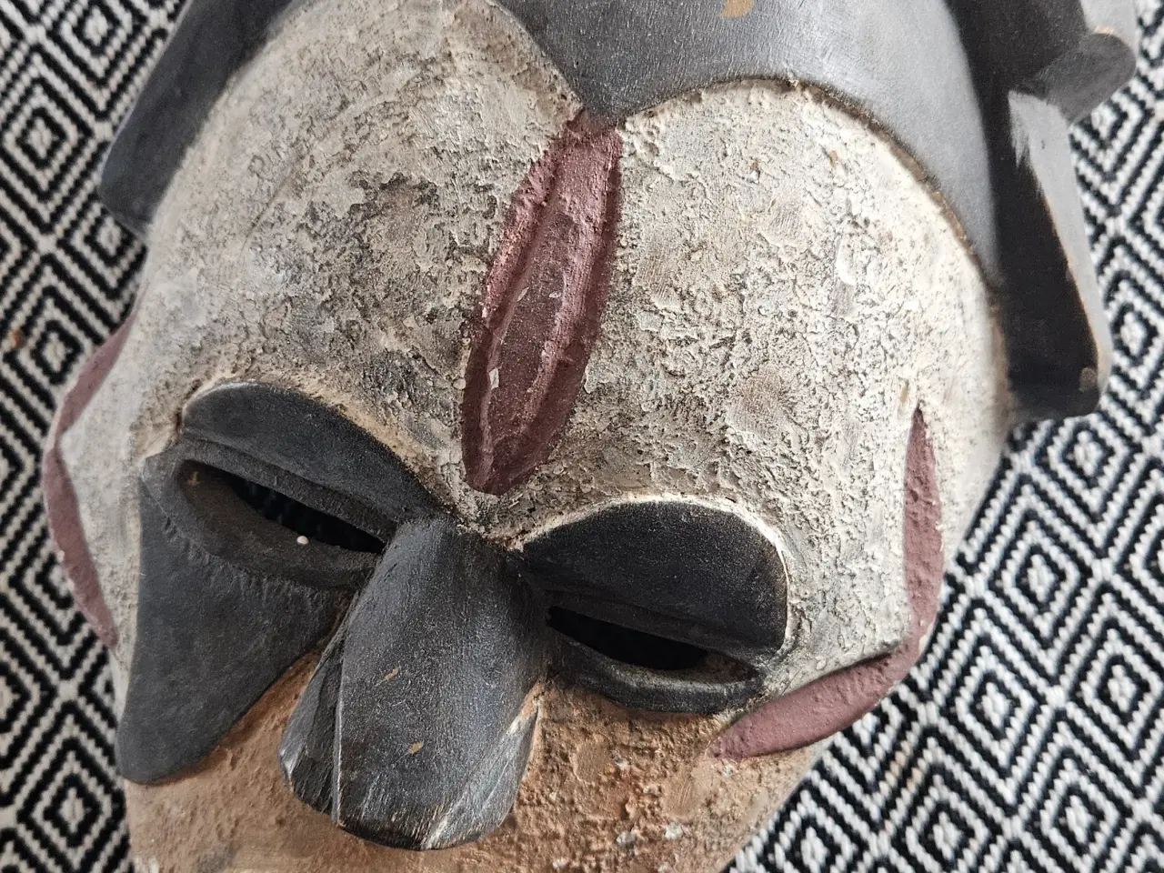 Billede 1 - Håndskåret afrikansk åndemaske