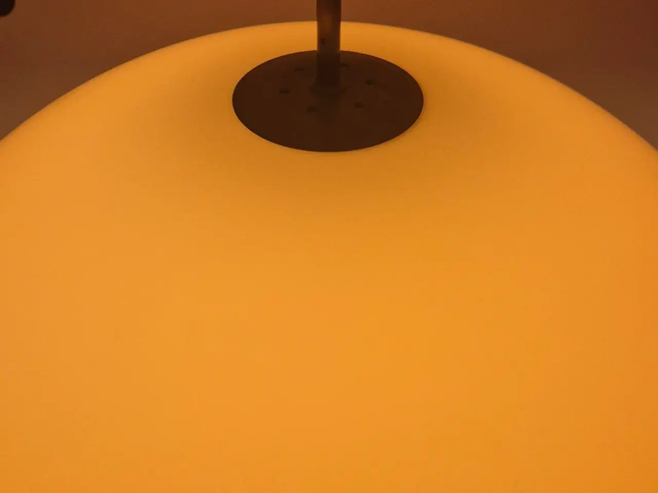 Billede 7 - Giga retrolampe i transparent gul plast