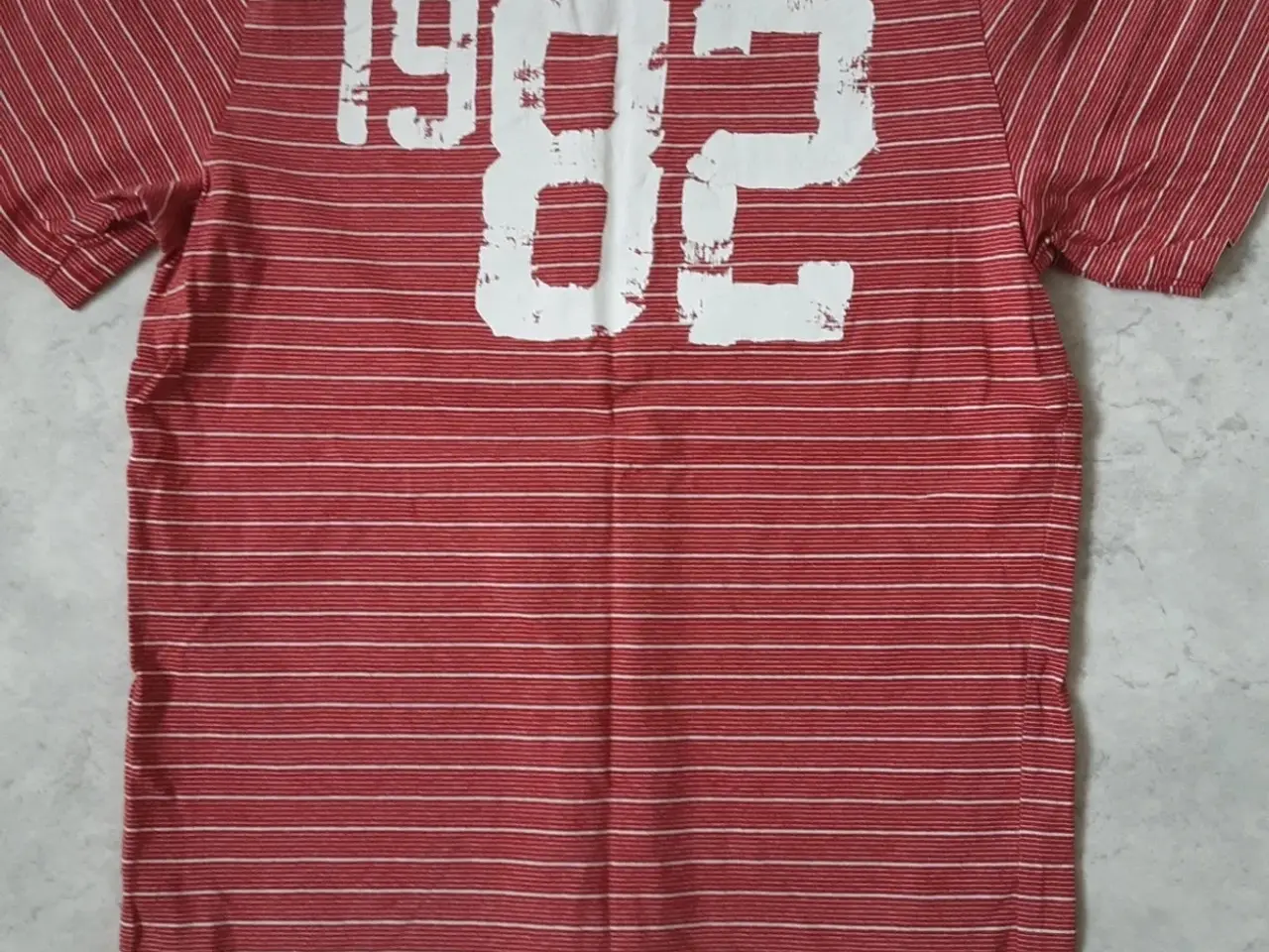Billede 4 - Joggingtrøje og t-shirt sæt.
