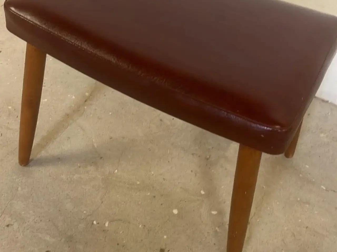 Billede 1 - Teak skammel med kunstlæder