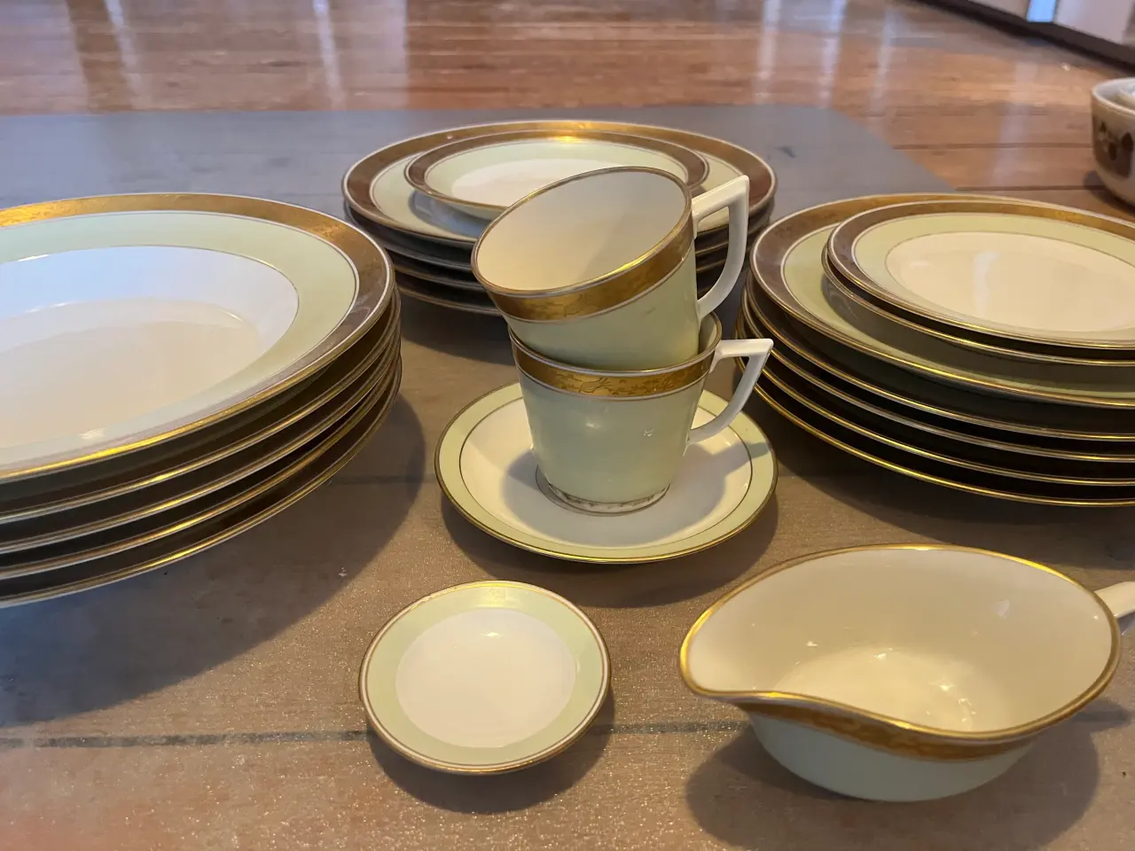 Billede 2 - Royal Copenhagen stel Dagmar med guldkant porcelæn