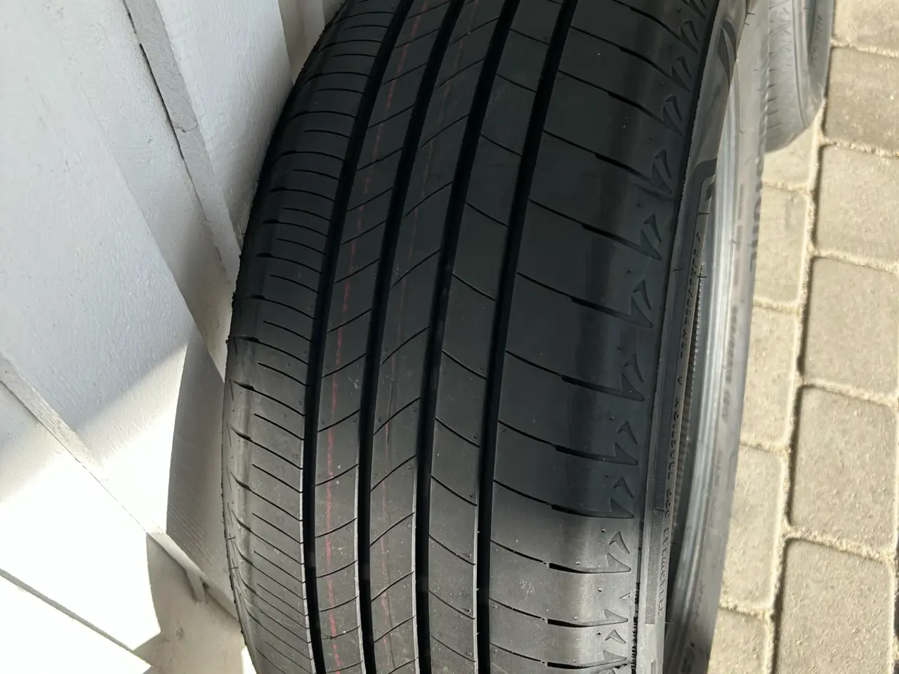 Billede 8 - Sommerdæk Bridgestone 235/55 R19
