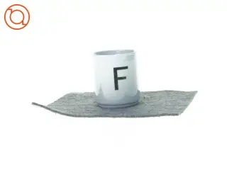 ny Kop / krus med F bogstav (str. 9 cm)