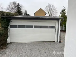 Opvarmet lager/garage udlejes