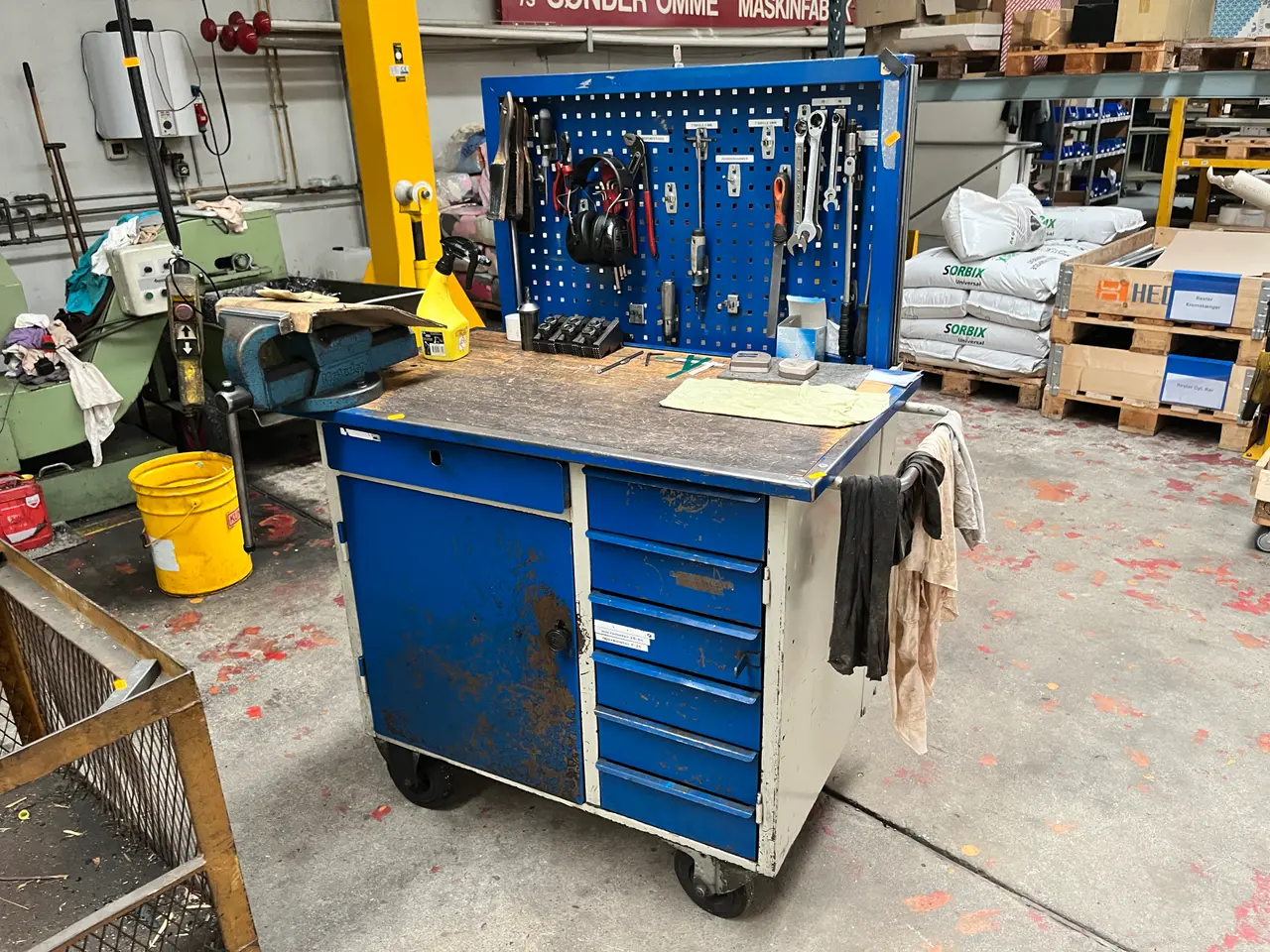 Billede 1 - Værktøjsvogn m. Indhold BLIKA 66x107x92h cm.