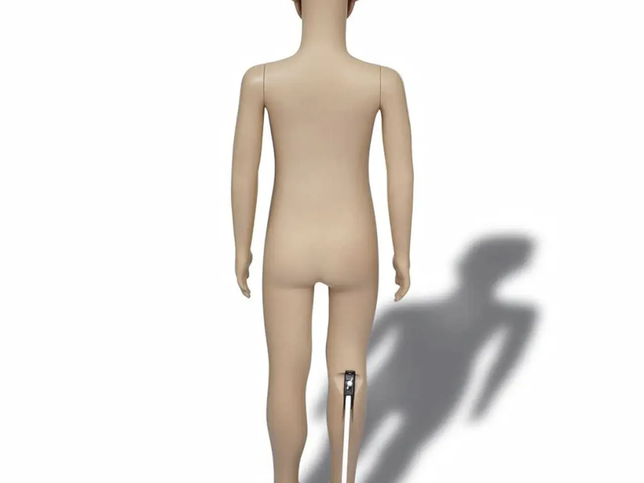 Billede 5 - Barnemannequin - drengekrop, 110 cm, beige med glasbase