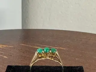 Guld ring med 3 sten