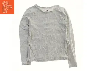 Langærmet grå T-shirt fra H&M (str. 134)