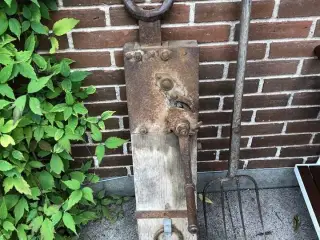 100 år kaffe-mølle lavet af egetræ.