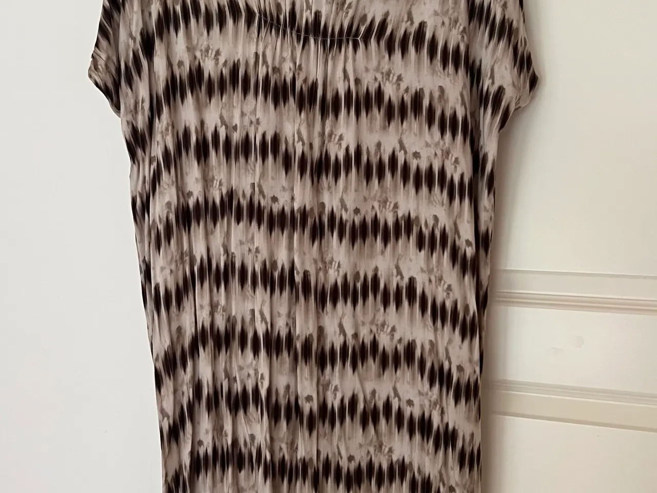 Billede 2 - QUE kjole – str. 38 (passer L/XL)