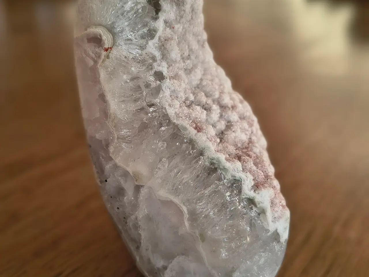 Billede 4 - Lys ametyst freeform med druzy