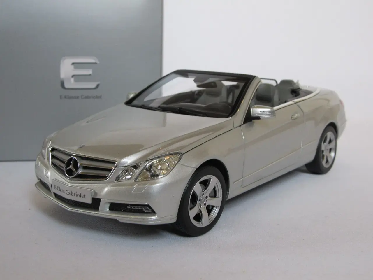 Billede 1 - 2010 Mercedes E-Klasse Cabrio 1:18