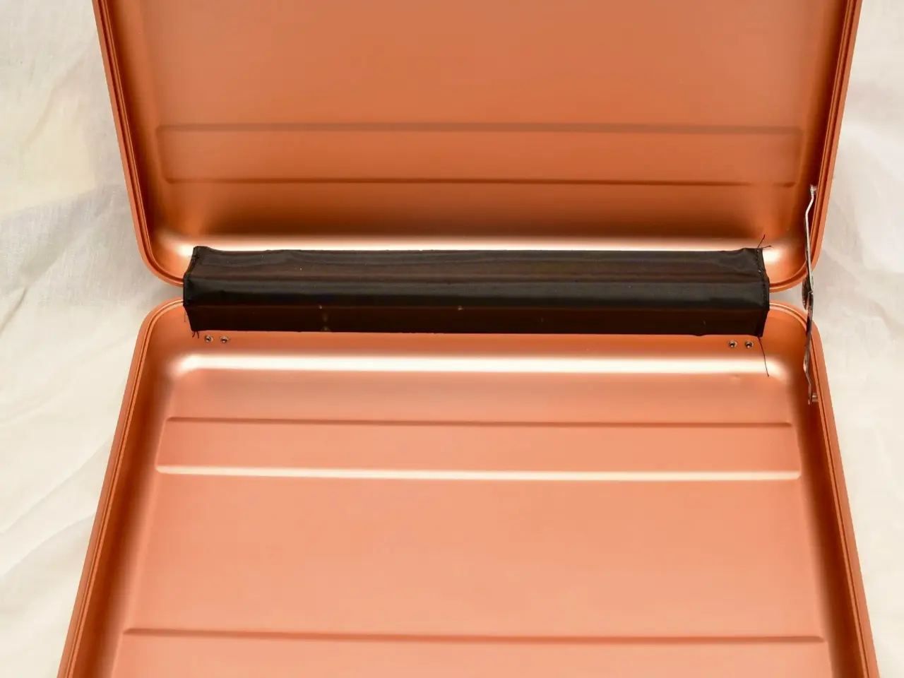 Billede 2 - Attache taske i Aluminium
