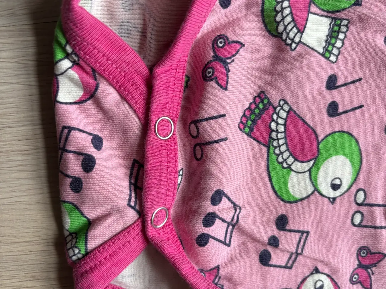 Billede 3 - Pink småfolk Body str 56