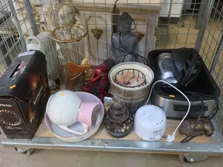 Kaffemaskine, figuer, varmeblæser m.m.