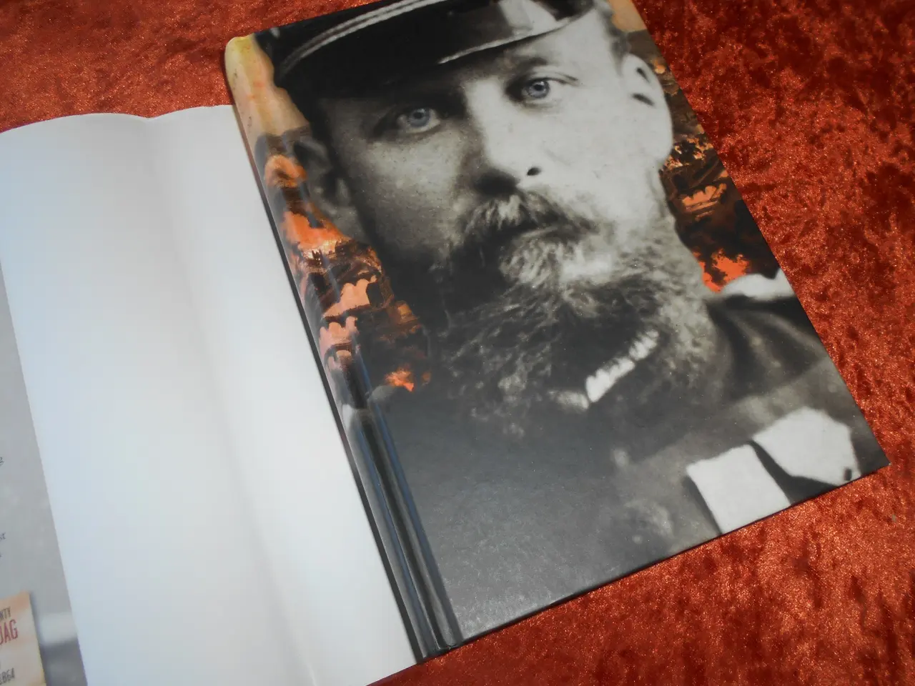 Billede 2 - Kaptajn Dinesen - Ild og blod, Tom Buk-Swienty, 