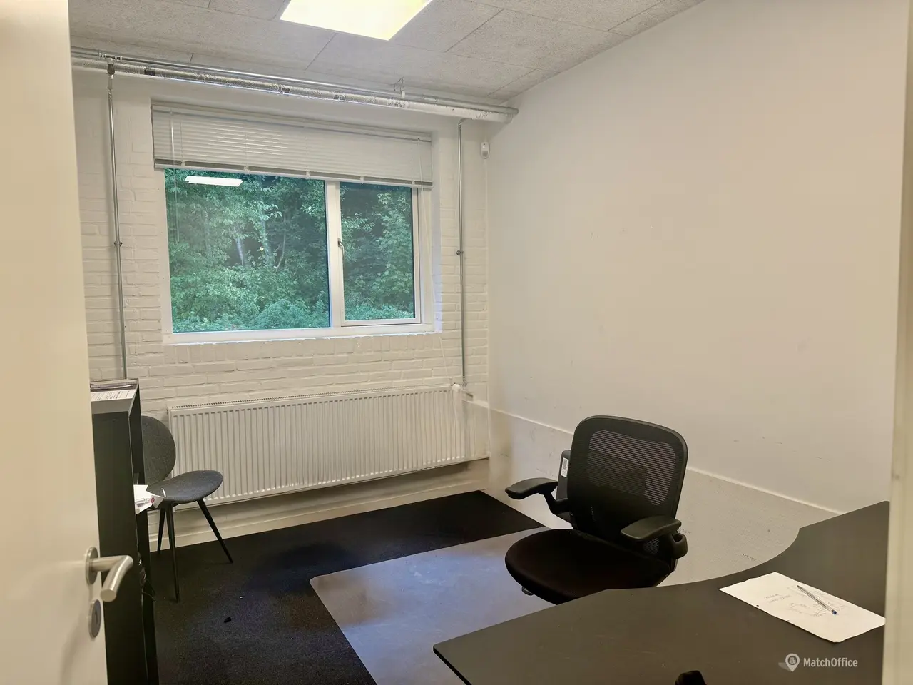 Billede 5 - Lager med port samt to kontor!