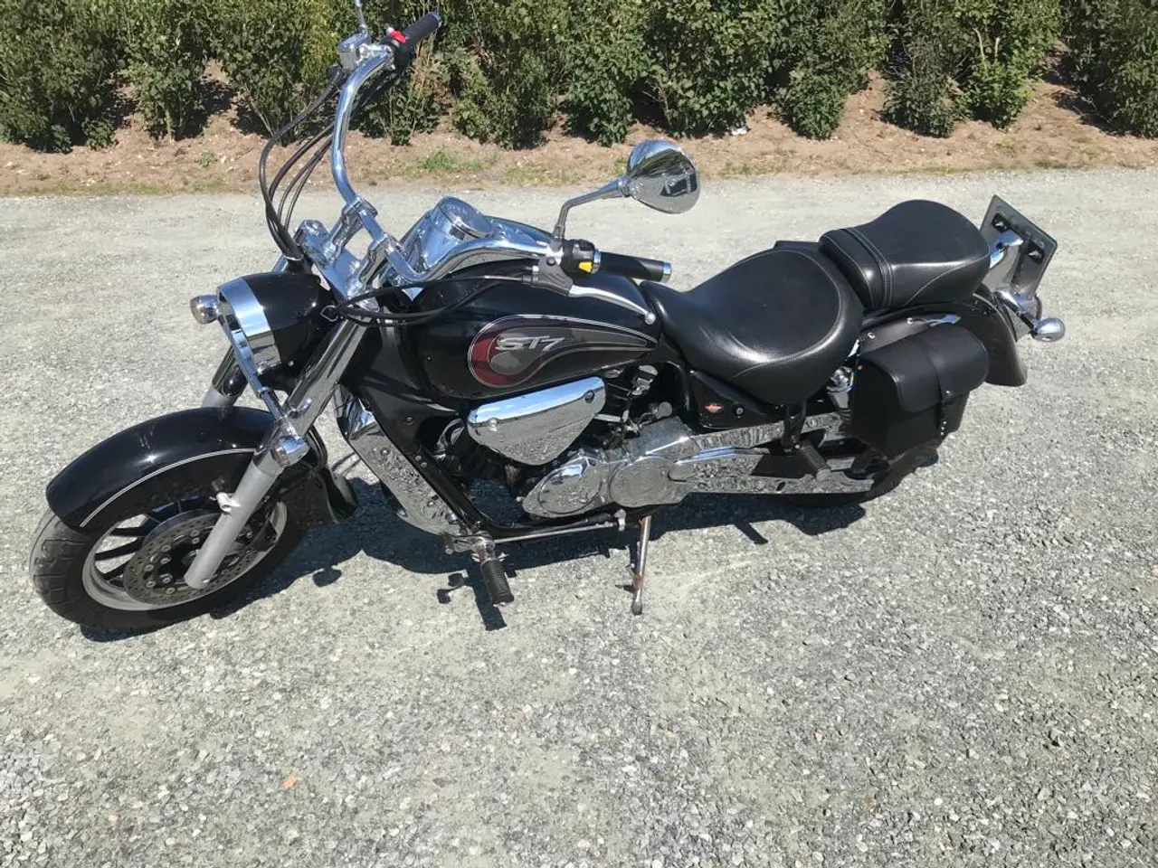 Billede 2 - God velkørende custom med lav. KM