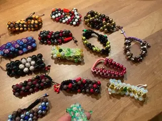 Nye knyttede armbånd