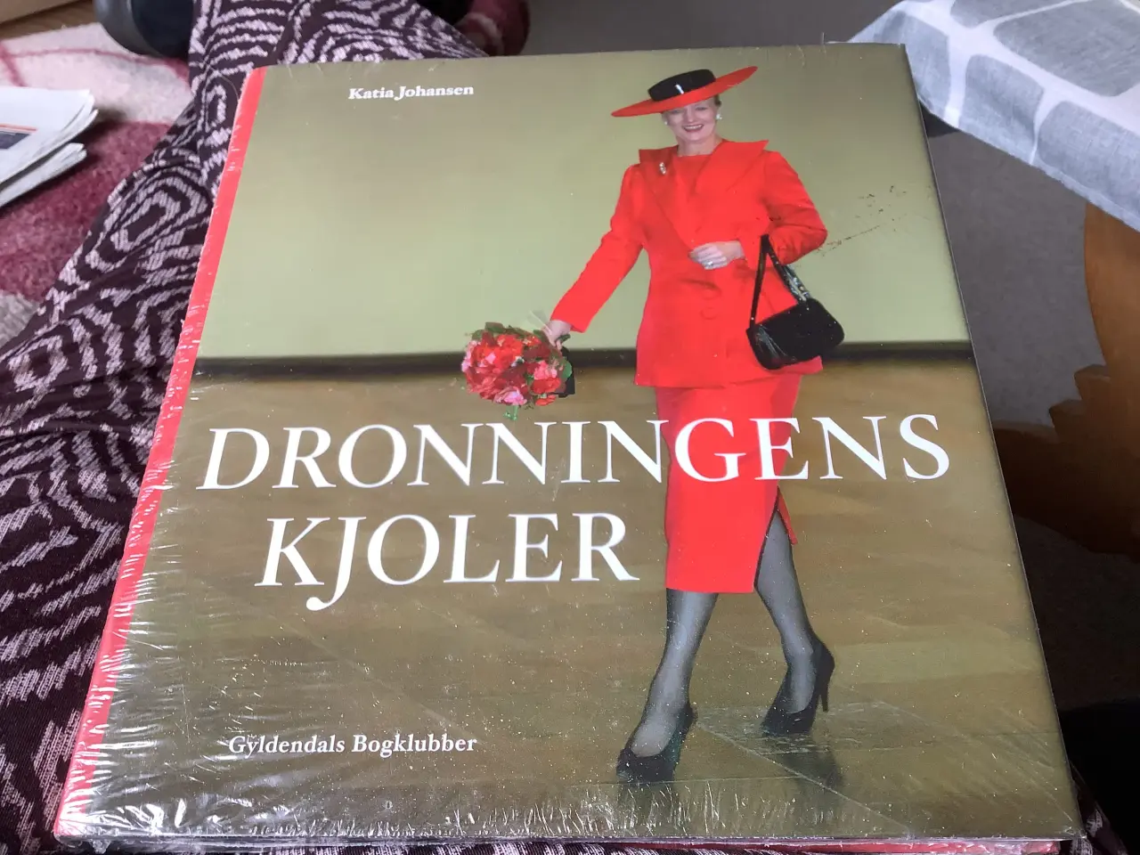 Billede 2 - Flot bog om Dronningens kjoler