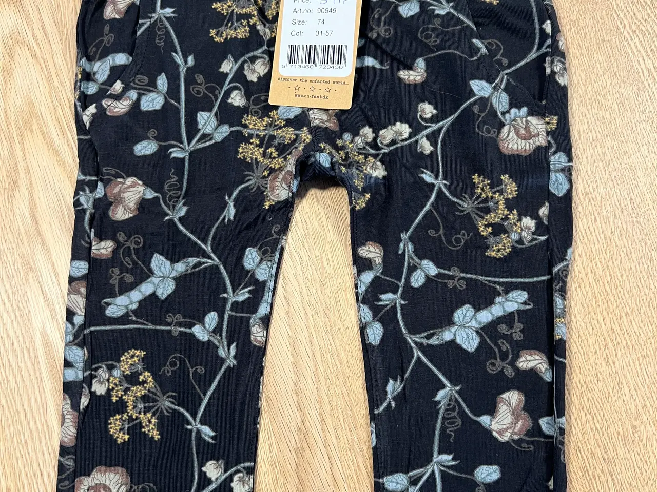 Billede 1 - Nye Marineblå Sommerbukser m/Blomster (Str. 74)