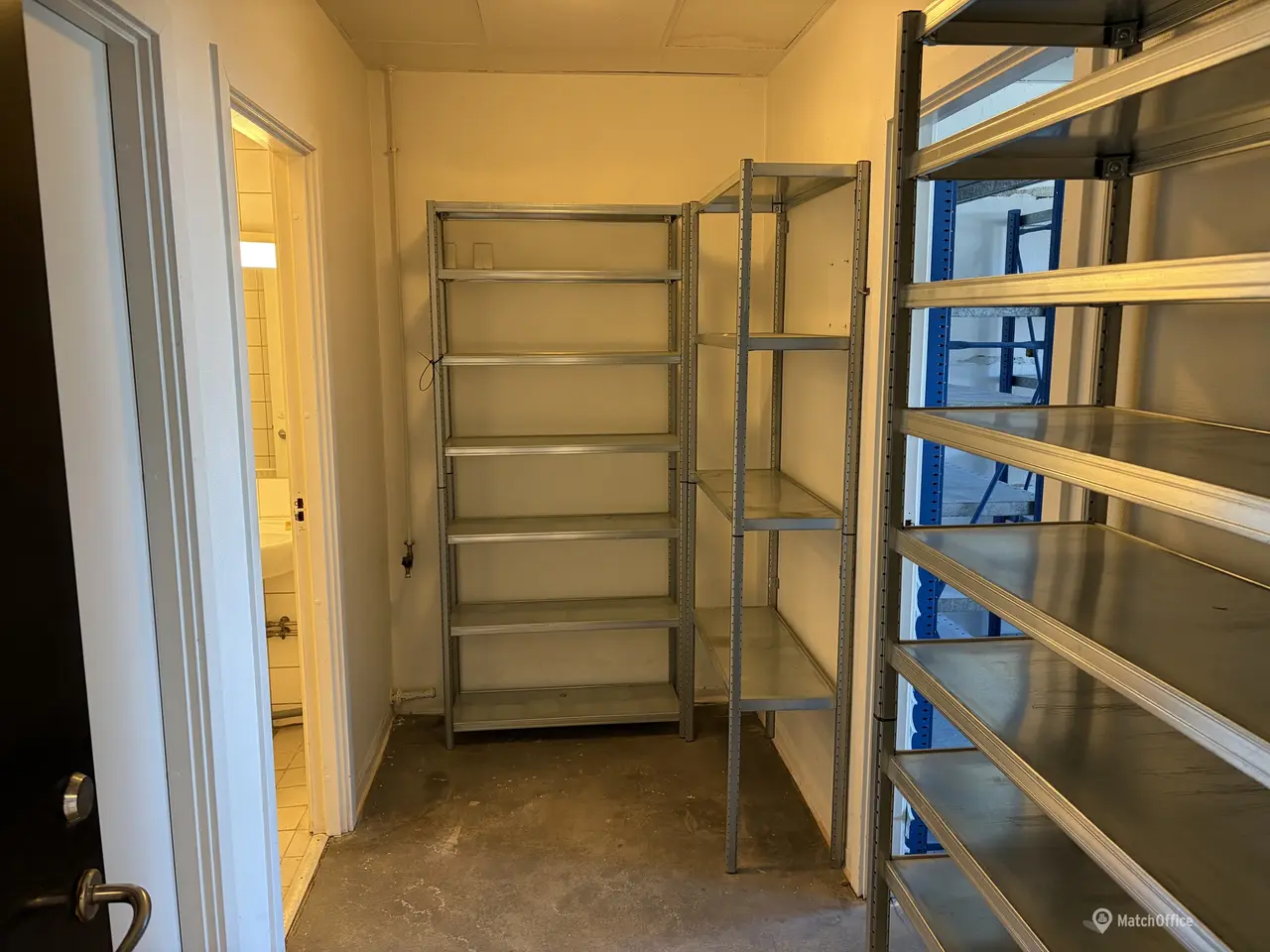 Billede 10 - Højloftet telthal med tilhørende kontor