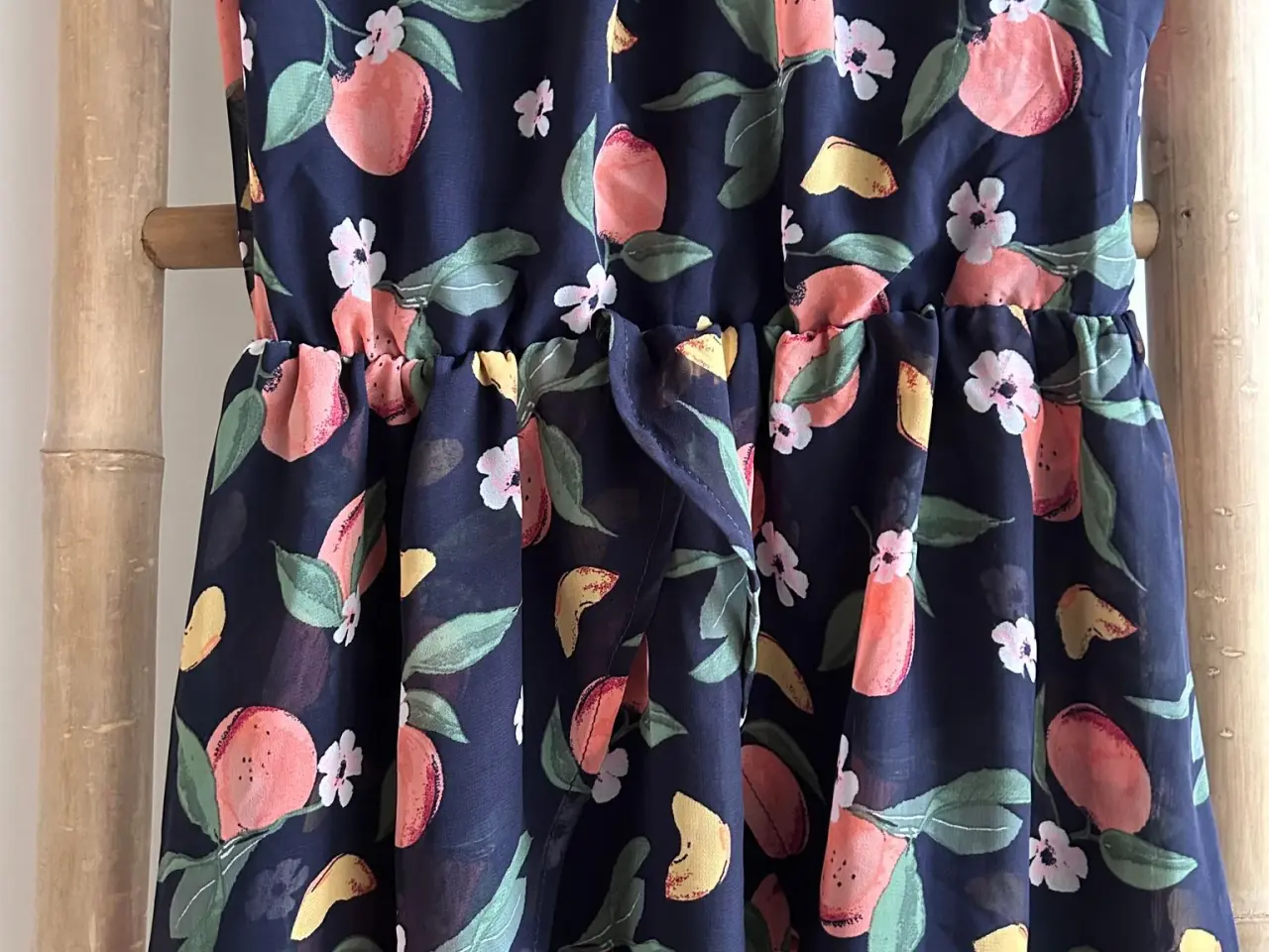 Billede 2 - H&M mønstret chiffonkjole, str. 146-152