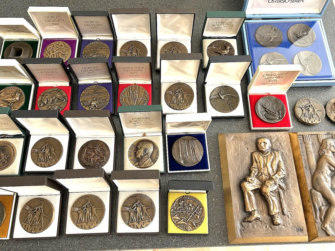 Billede 1 - Anders Nyborg medaljer og relieffer af bronze