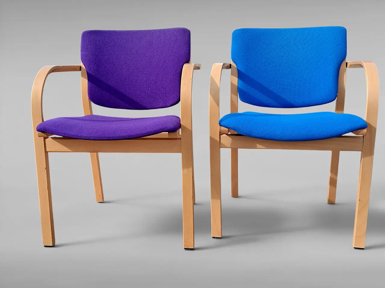 Billede 1 - 2 Four Design mødestole i blå og lilla