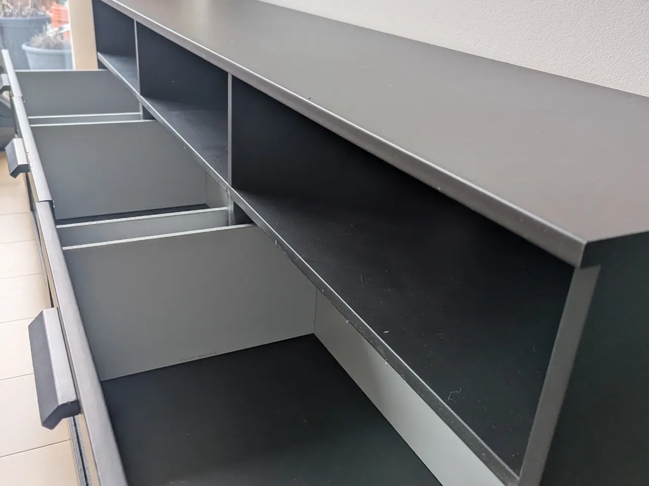 Billede 4 - Sort IKEA BRIMNES TV-bord med tre rummelige skuffe