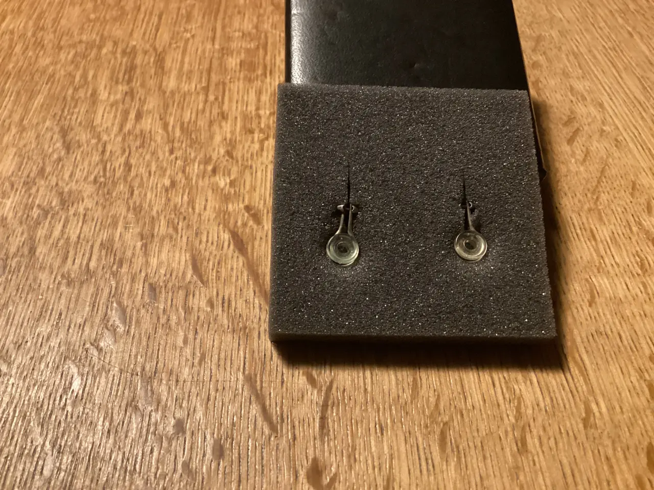 Billede 6 - GJ Heritage Øreclips 1997 m/Røde Sten